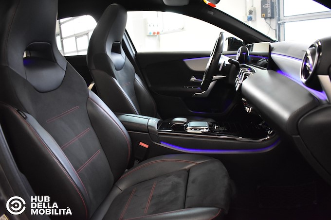 MERCEDES-BENZ A 180 d Automatic Premium